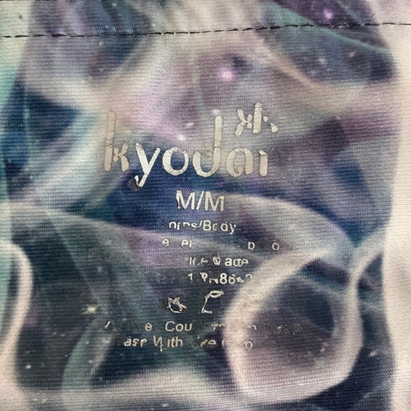 Kyodan blue & purple mystic printed leggings w/ pocket in the back waist. Size M - Picture 4 of 8